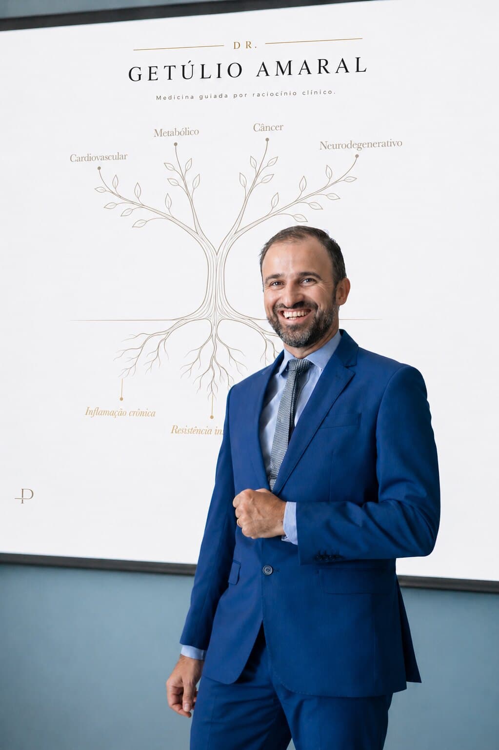 Dr. Getúlio Amaral Filho during a lecture — slide showing the chronic-disease tree (cardiovascular, cancer, neurodegenerative, metabolic)
